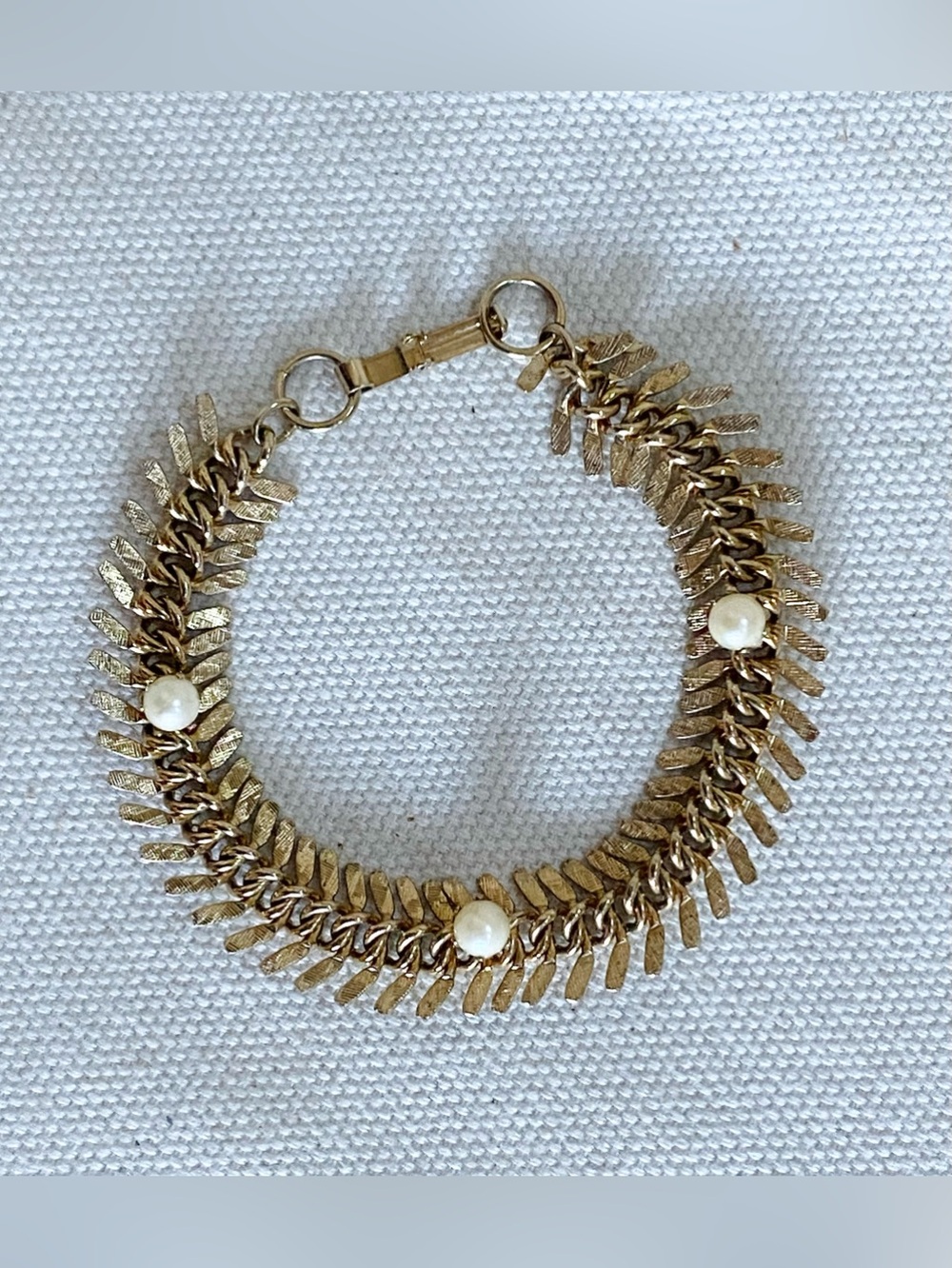 Vtg Fishbone Fishtail Articulated Link Faux Pearl Gold Tone Bracelet